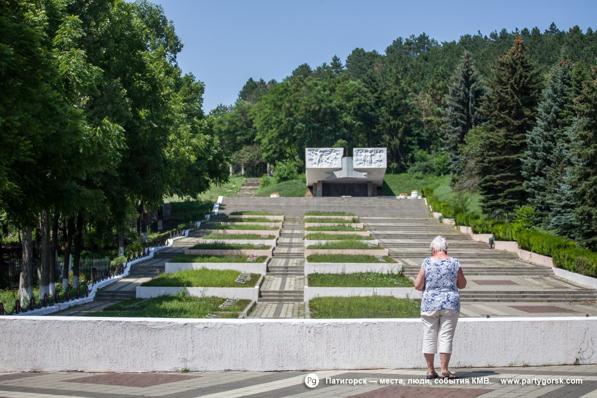 Фотопешеход по забытым местам (Пятигорский некрополь)