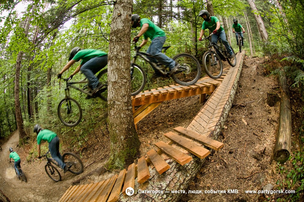 Горки для велосипедов. Парковка для велосипедов. Норт шор велосипед. Вмх памп. Приспособление для стоянки велосипедов.